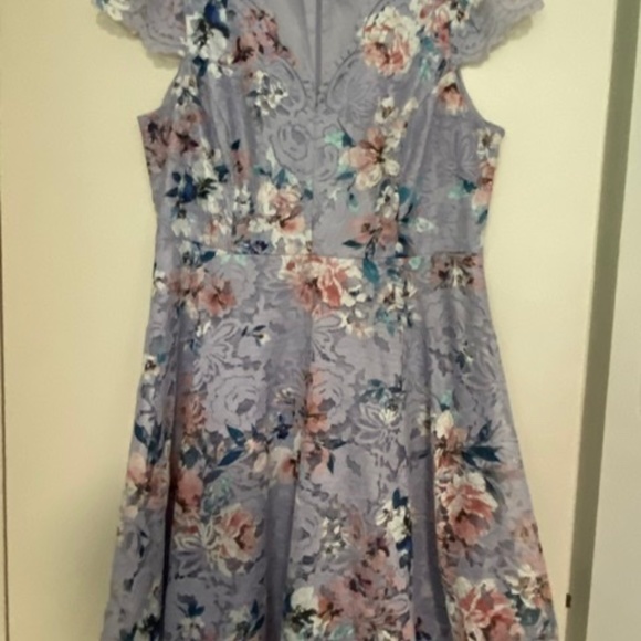 Review Romance dress size 18 - Picture 6 of 7